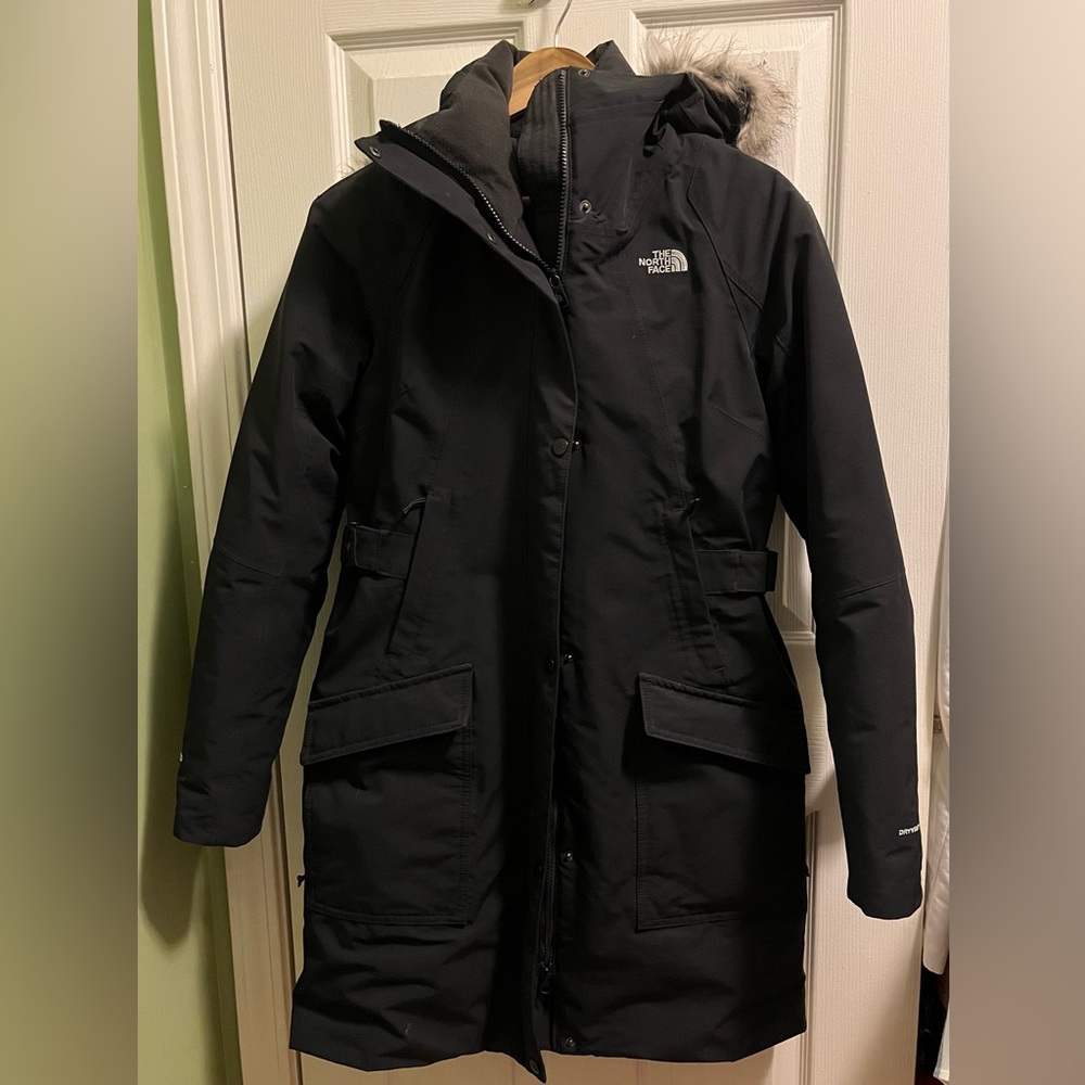 Like new, The North Face black parka, small